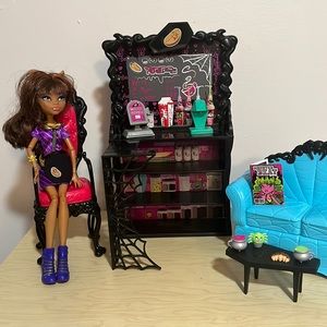 Monster High Coffin Bean Playset with Clawdeen Wolf Doll
